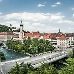 Weitzer - Centre Of 4*