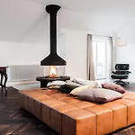 Weitzer - Centre Of 4*