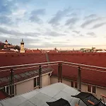 Weitzer - Centre Of 4*